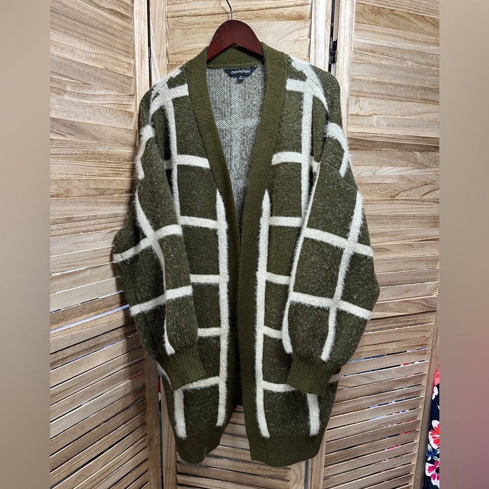 Davi & Dani Long Cardigan Green and White